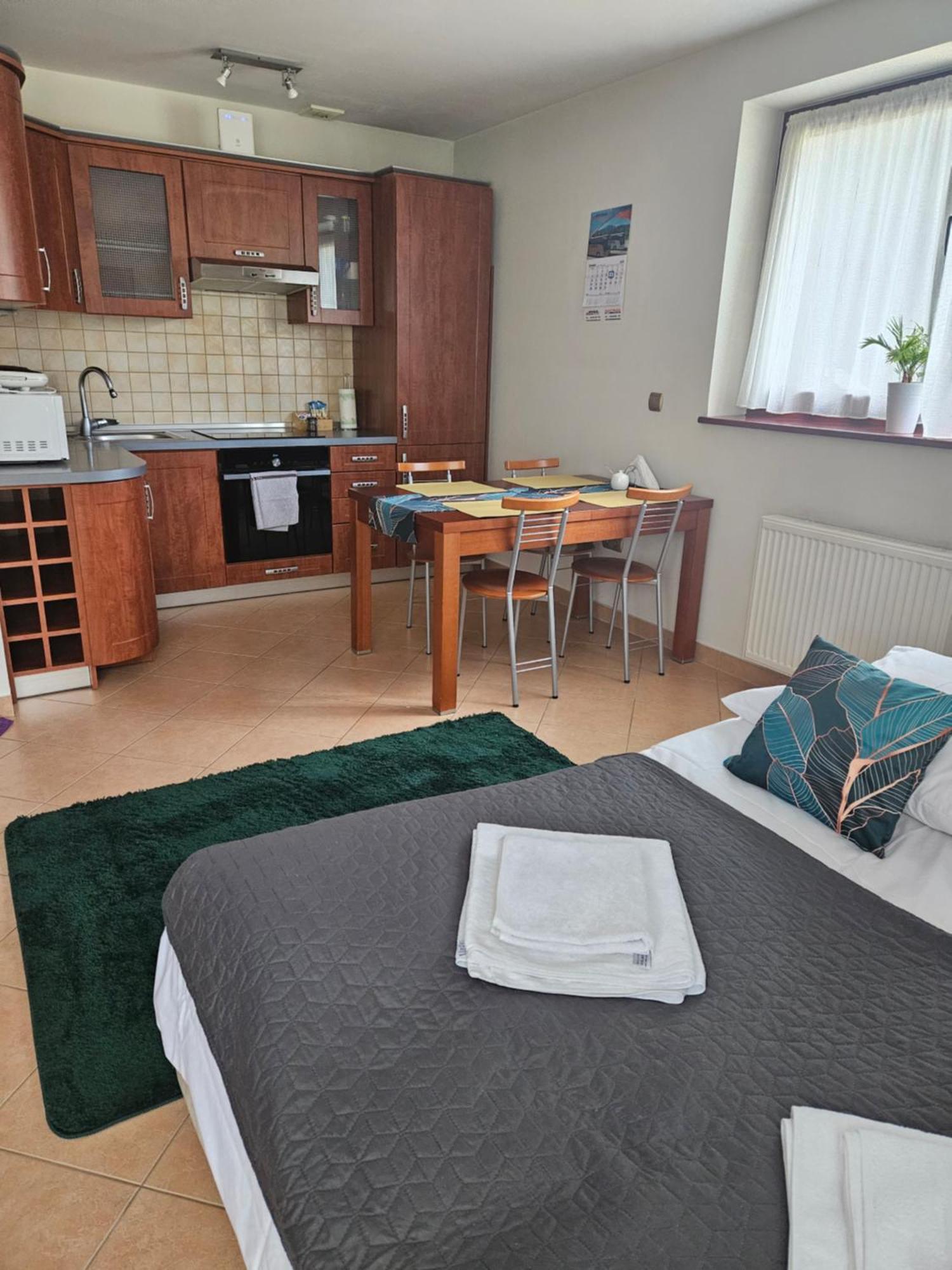 Granit Apartment *